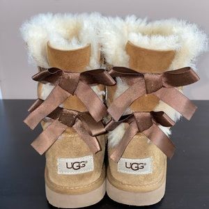 UGG Bailey Bow Kids - Chestnut - Size 2